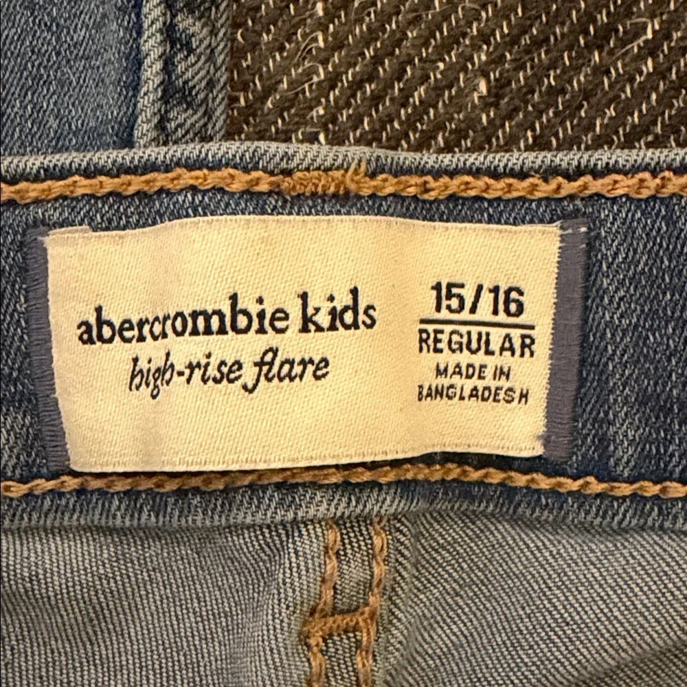 Abercrombie Kids Size 15/16 Medium Blue Floral Embroidered Jeans - Picture 3 of 6